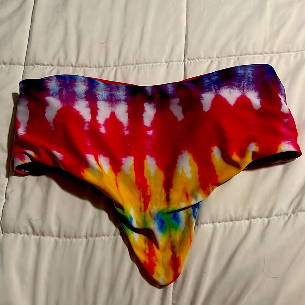 Cute top of a swimsuit.